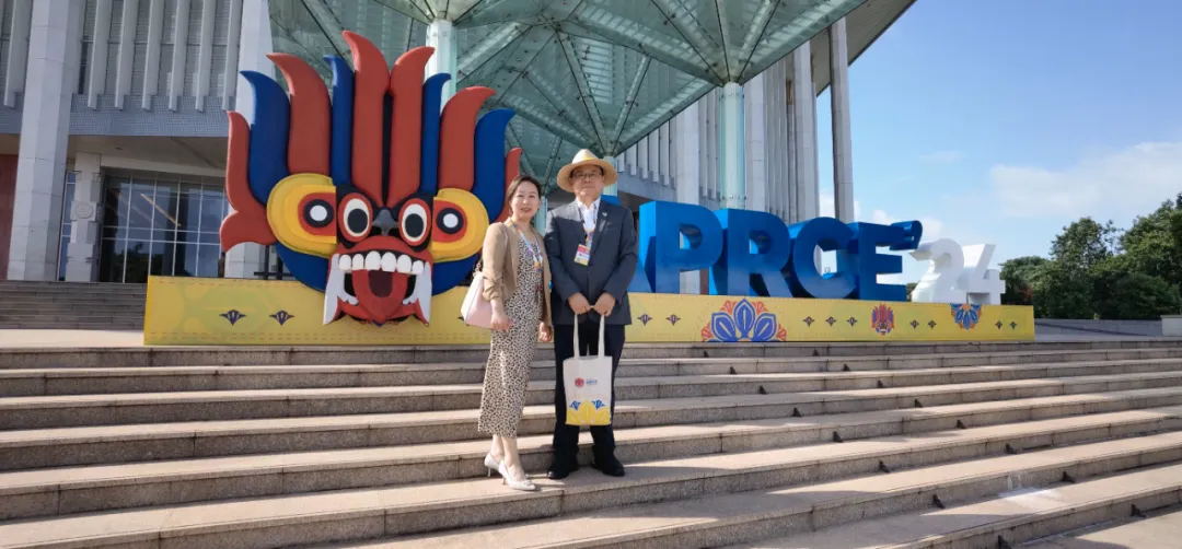 国产毛片精品一区二区色欲黄A片董事总经理王跃、常宏进出口贸易有限公司执行总经理李华随中国代表团赴斯里兰卡参加第二十一届亚太零售商大会暨展会